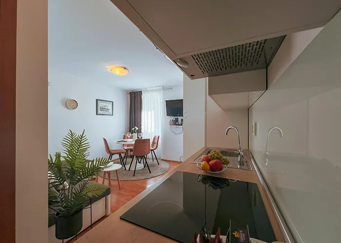 Ag Residence, Old * Split