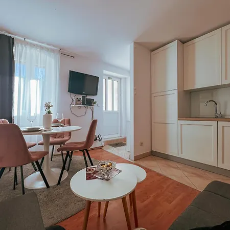 Ag Residence, Old Apartman *