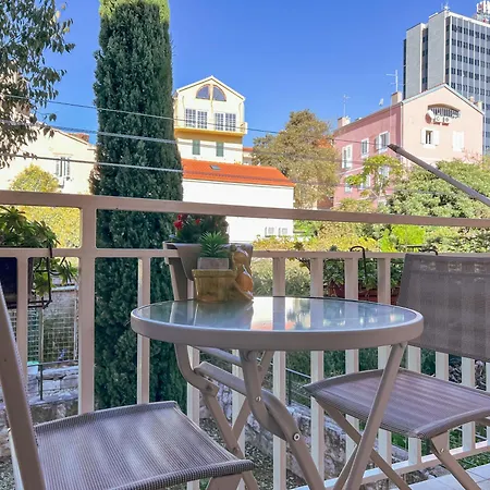 Ag Residence, Old Split