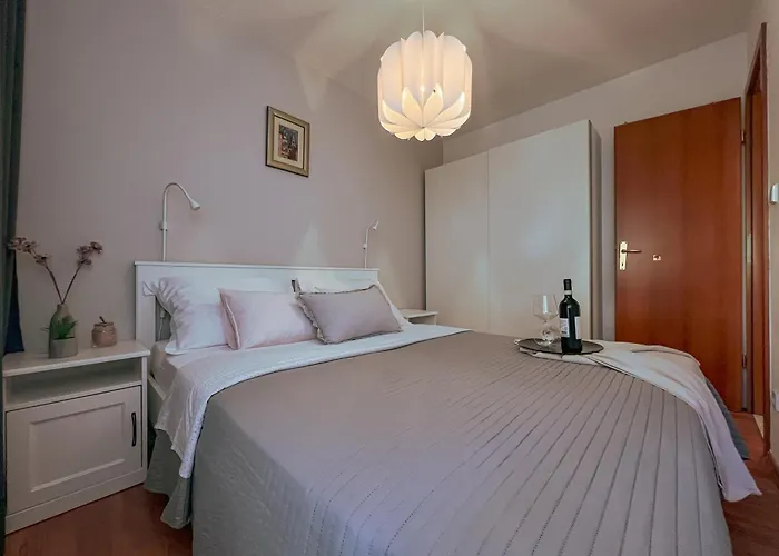 Ag Residence, Old شقة