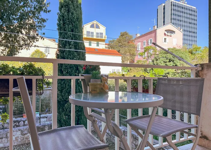 Ag Residence, Old سبليت